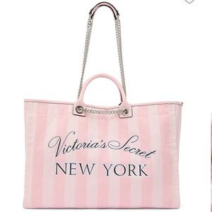 NWT VS Victoria’s Secret Fashion Show 2025 NYC Exclusive Chain Tote Pink Stripe